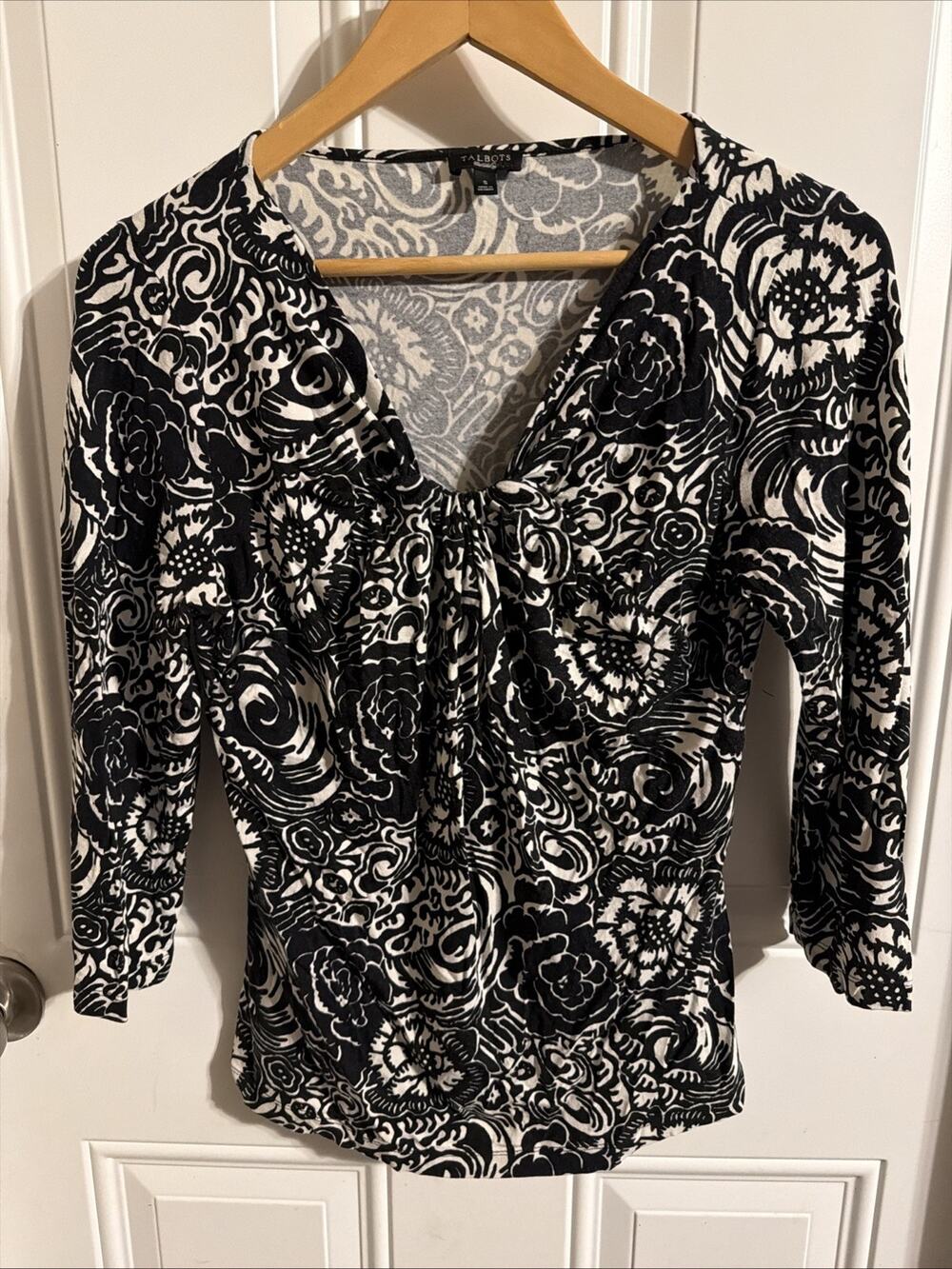 Talbots Sz Small Black Ivory Floral Rayon Stretch Knit Blouse 3/4 Sleeve